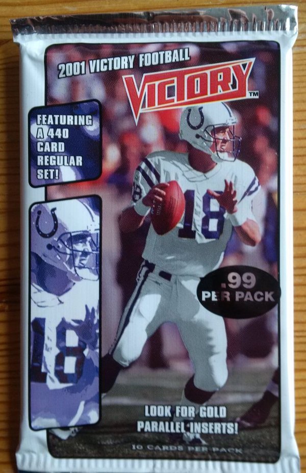 Victory NFL Football Cards - Season 2001 Booster